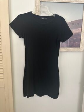 Size Medium Ally. Black Ribbed Short Sleeve Mini Dress
